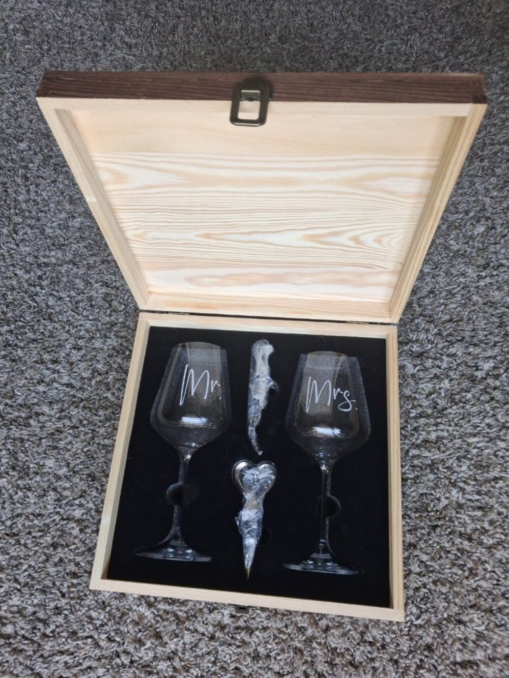 Mr & Mrs Happily Ever After Wooden Wine Gift Box Set With Glasses Wedding Annive